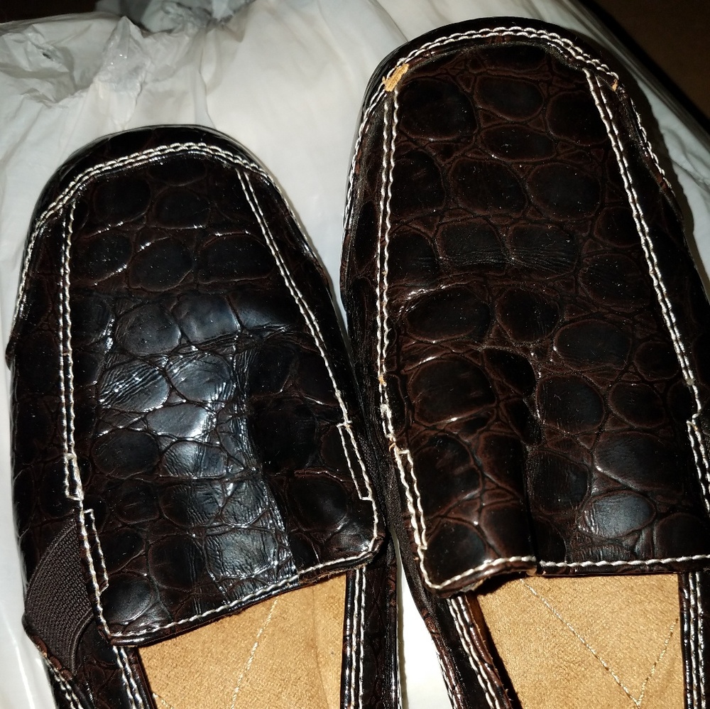 Shoes - Picture 2 of 5